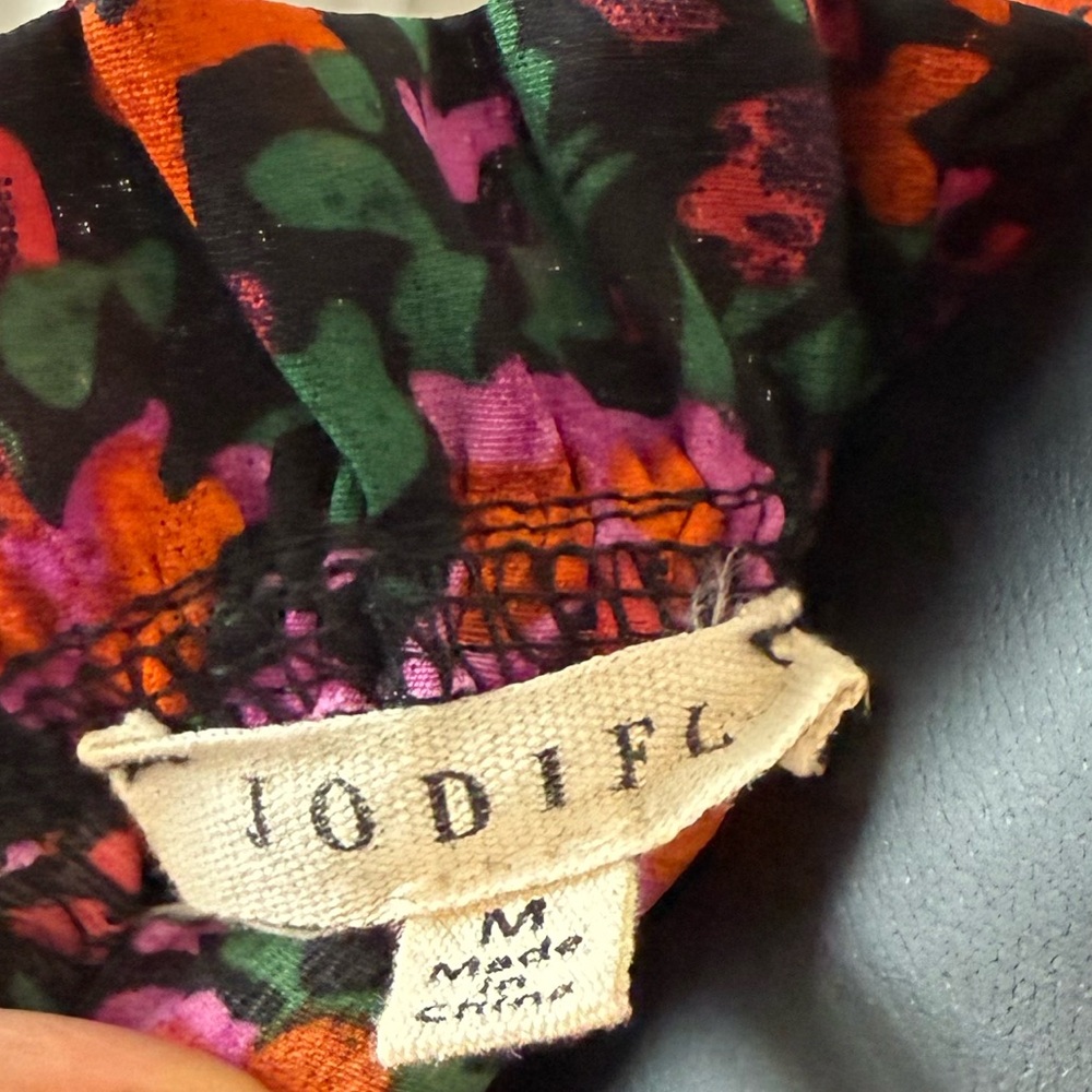 JODIFL Vibrant Floral Blouse‎ in Pink and Orange - Picture 5 of 7